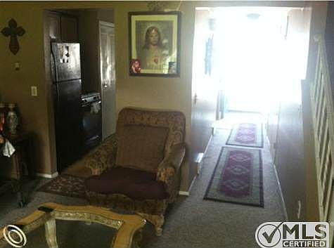 LIVING ROOM2.JPG