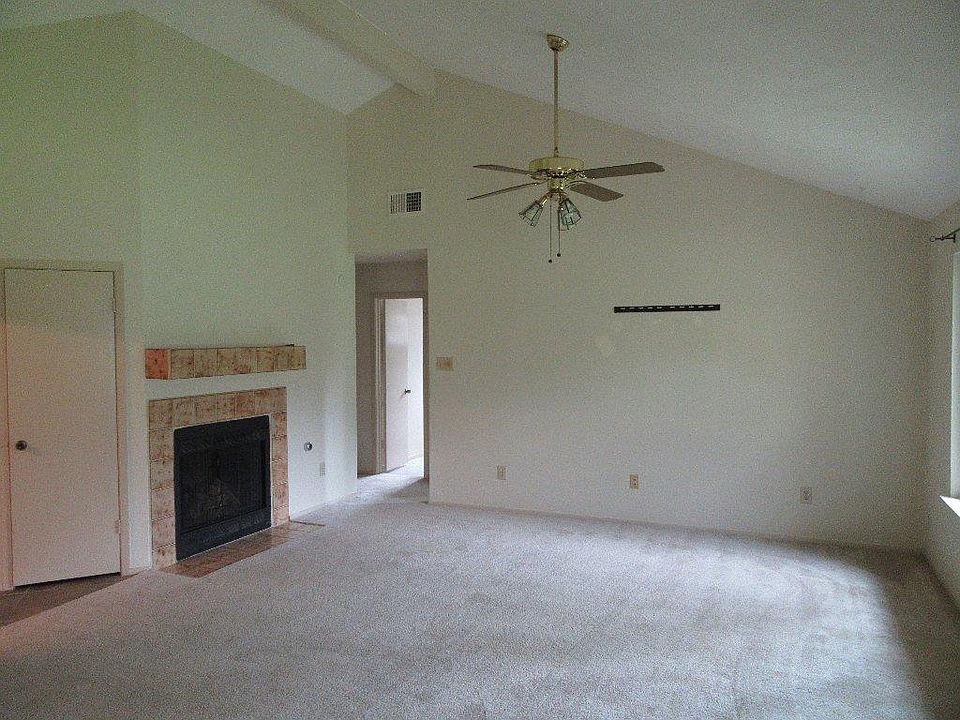 1st image of 2817 Pickett Dr