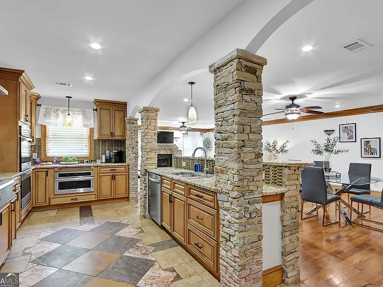 4081 Ashford Dunwoody Rd NE — Photo 44