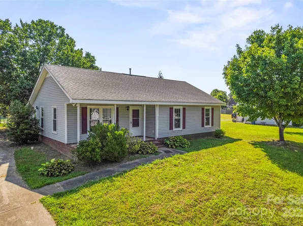 600 Piper Ct, Wingate, NC 28174