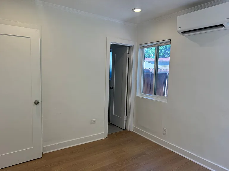 1859 Lakeshore Ave — Photo 9