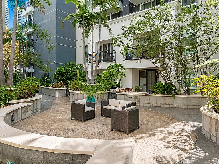 525 11th Ave #1402 — Photo 43
