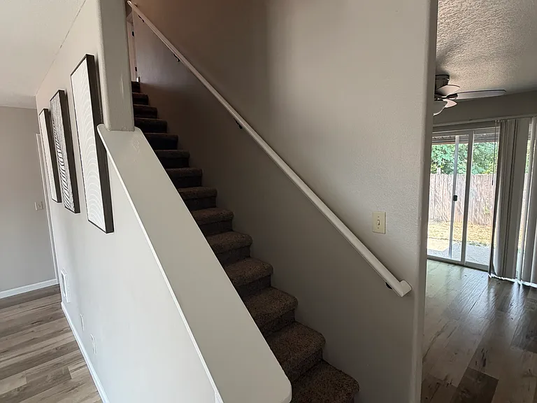 1426 NE Thomas Ct — Photo 5