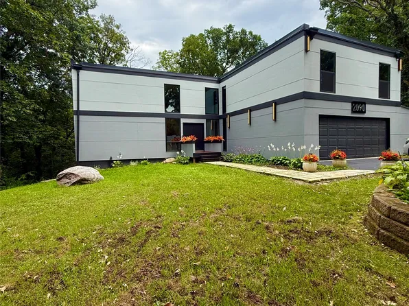 2090 SE Browns Woods Rdg, West Des Moines, IA 50265
