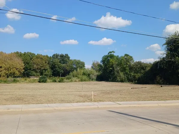 8318 Carbondale St, Dallas, TX 75216