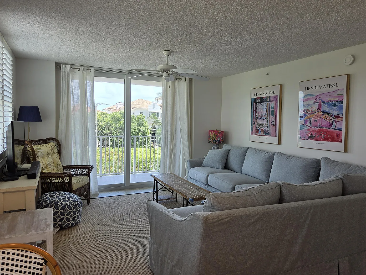 3 bed, 2.0 bath, 1571 sqft, $8,000 — Photo 3