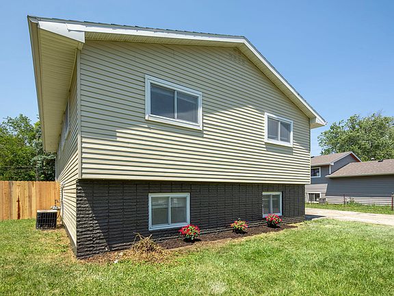 3rd image of 133 Crestwood Dr