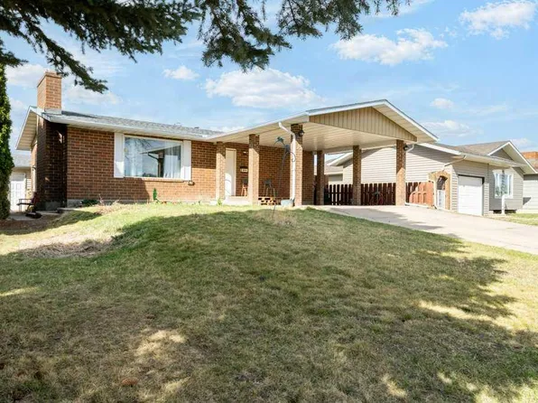 15 E Currie Ct SE, Medicine Hat, AB T1B 1R8