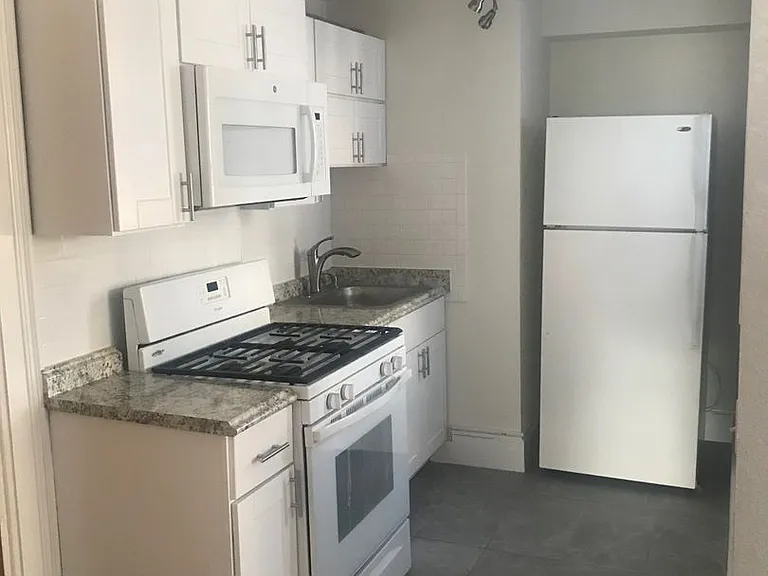 415 4th St SE — Photo 8