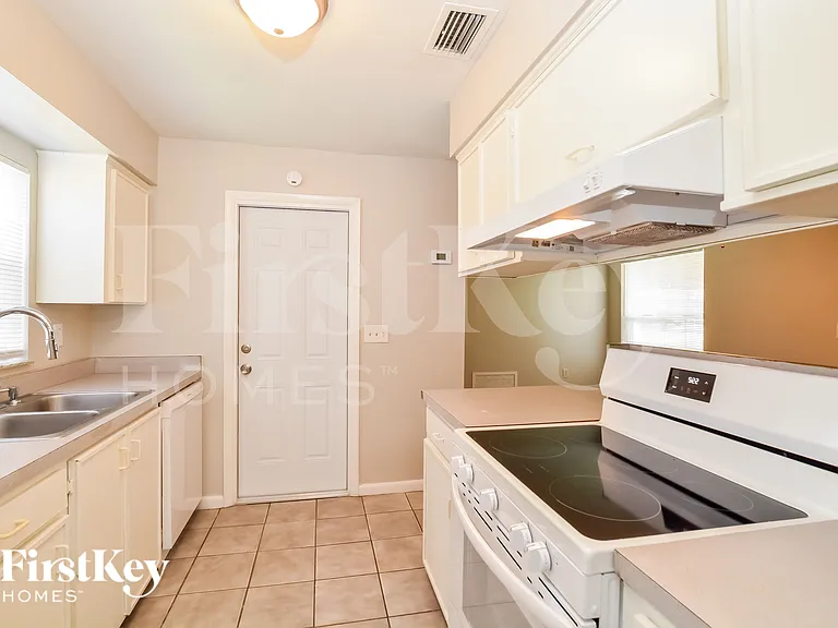 520 Georgia Ave — Photo 5