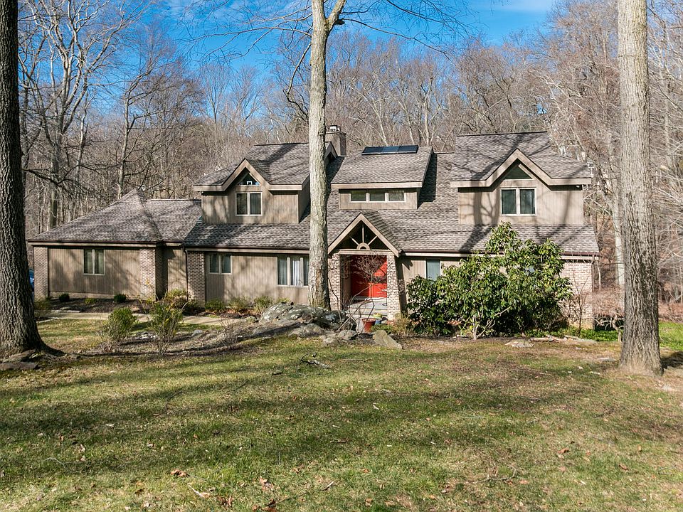 1st image of 32 Beethoven Dr
