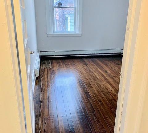 3rd image of 35 Schuyler Ave #2