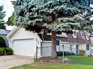 22 N Lake Ave, Fox Lake, IL 60020