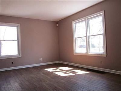 2nd image of 711 Cedar Ave