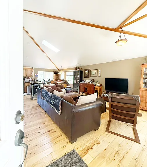 634 NE Dawn Rd — Photo 3