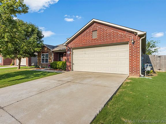 3rd image of 25130 S Brook Ln