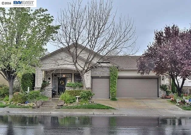 1453 Bismarck Ln photo 1