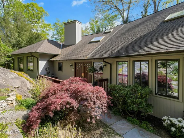 33 Butternut Ln, Stamford, CT 06903