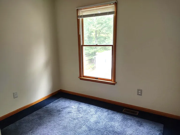 2208 Melrose Ln — Photo 16