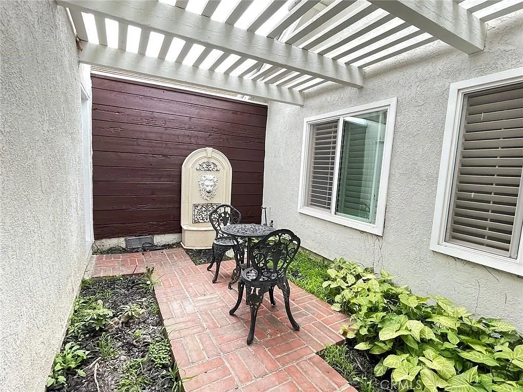 3 bed, 1560 sqft, $4,500 — Photo 2