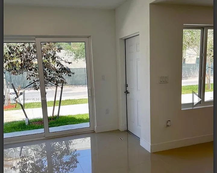 25822 SW 144th Ct — Photo 3