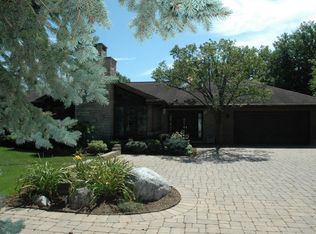 9415 W Central Rd, Des Plaines, IL 60016