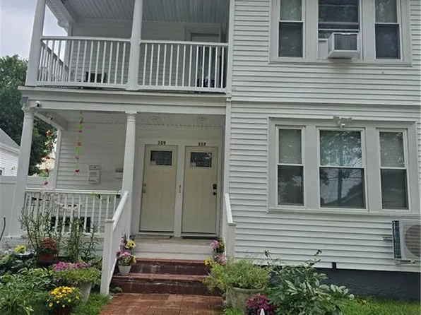 117 Ophelia St, Providence, RI 02909
