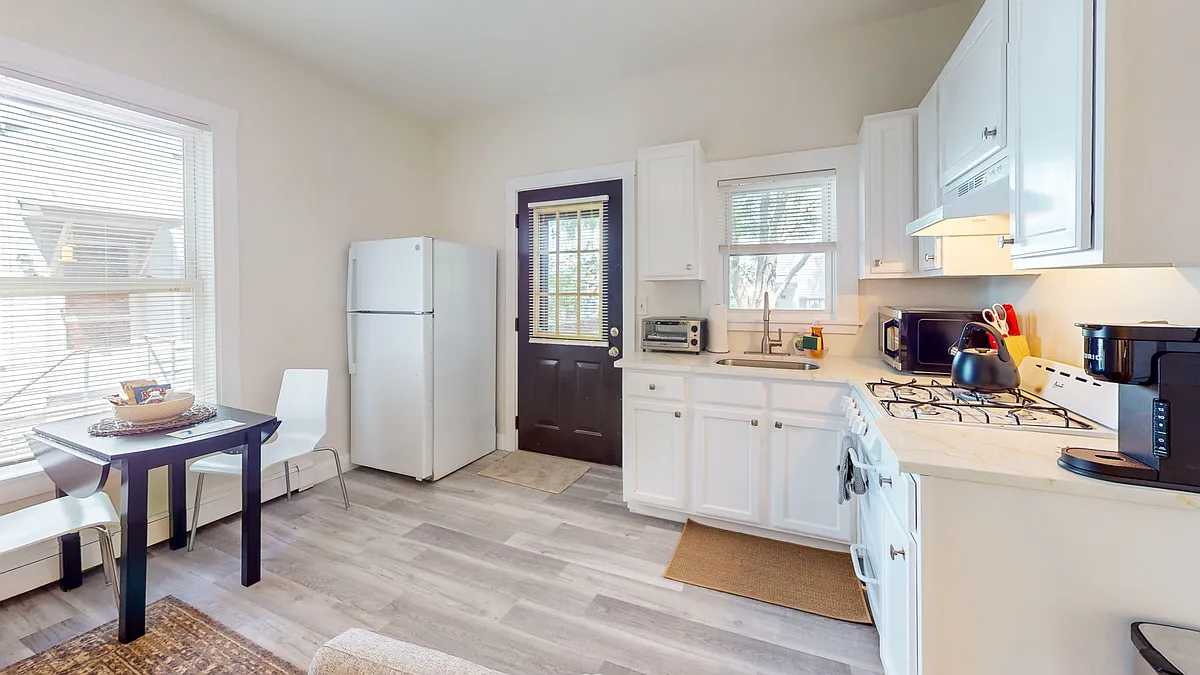 Building Photo - 18 Hews St #1B