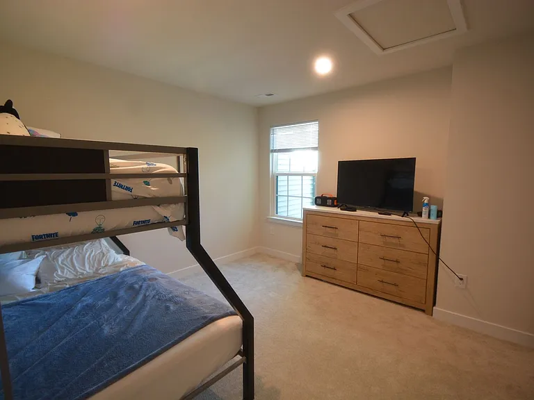 323 E Cochran St — Photo 20