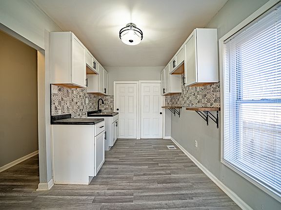 3rd image of 8616 S Emerald Ave