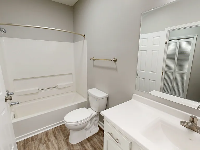 Burlington Oaks Apartments — Photo 49