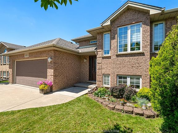 3rd image of 3883 Aristotle Cres
