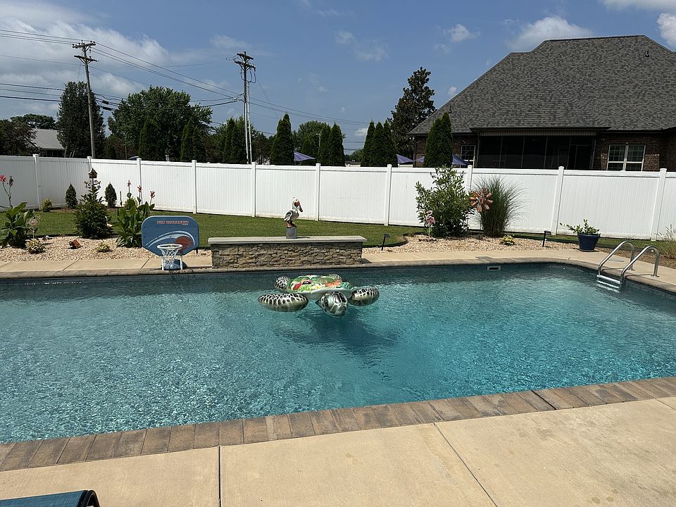 1st image of 1017 Crowell Dr