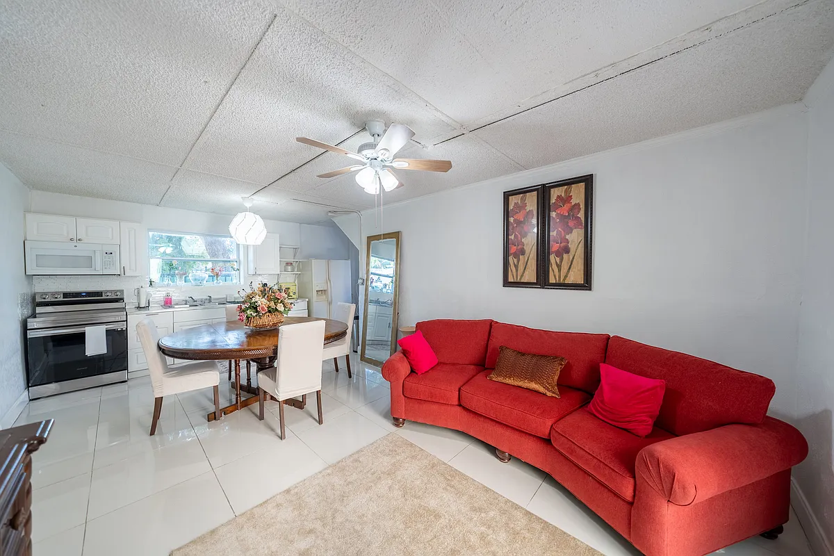 Building Photo - 1678 SW 11th St #3