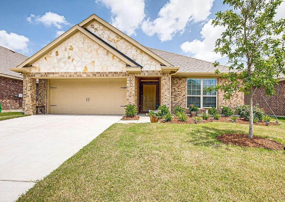 1st image of 218 Garden Grove Dr