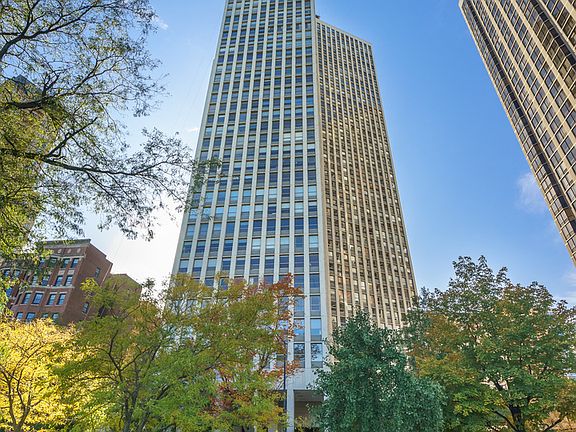 2nd image of 2626 N Lakeview Ave APT 1501