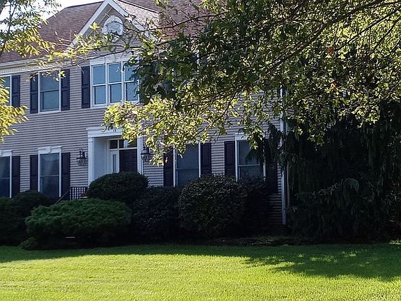 3rd image of 13 Roller Rd E