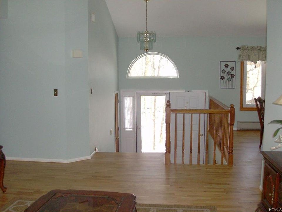 1st image of 14 Aron Ct