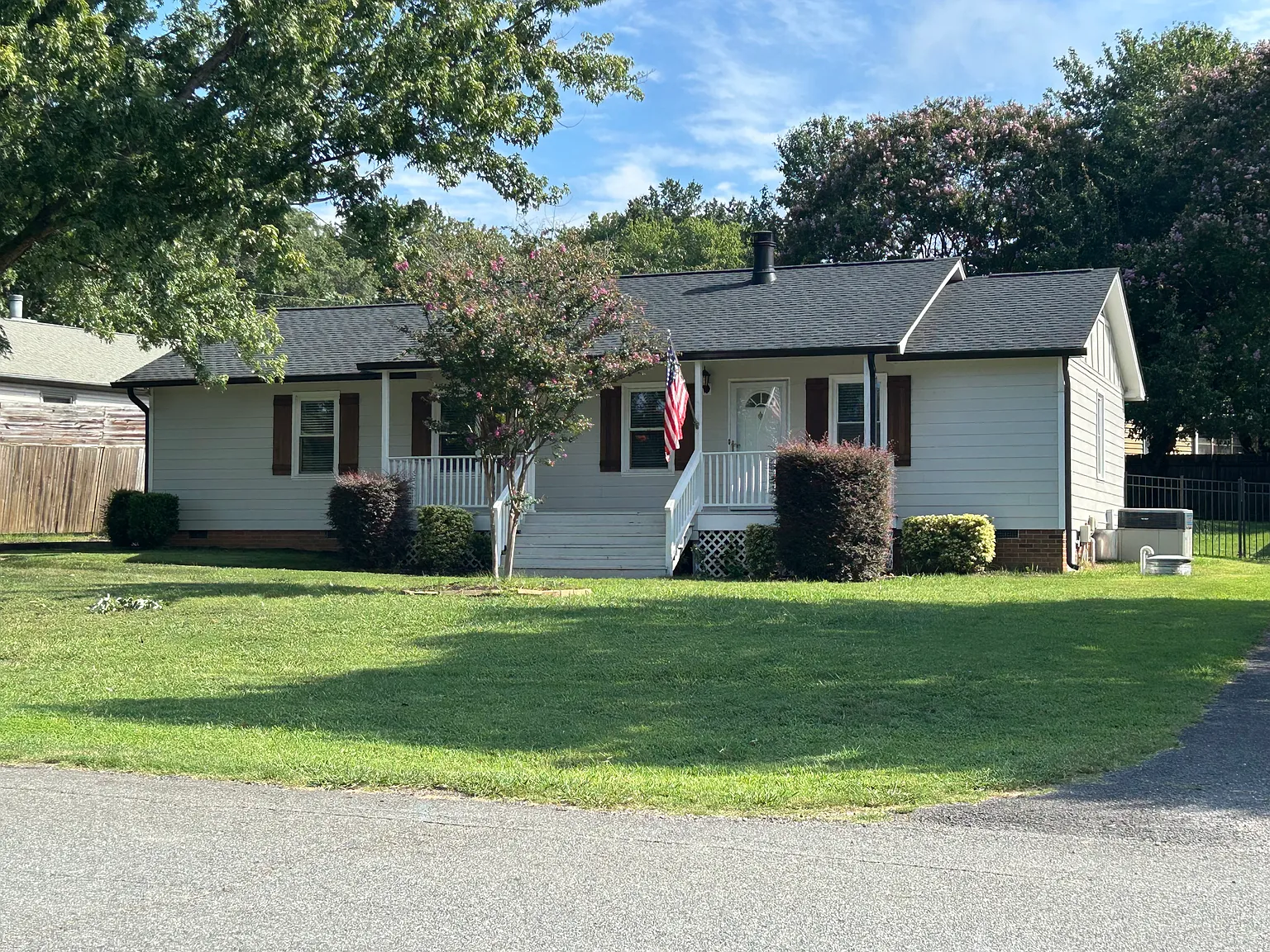 3 bed, 1260 sqft, $2,550 — Photo 2