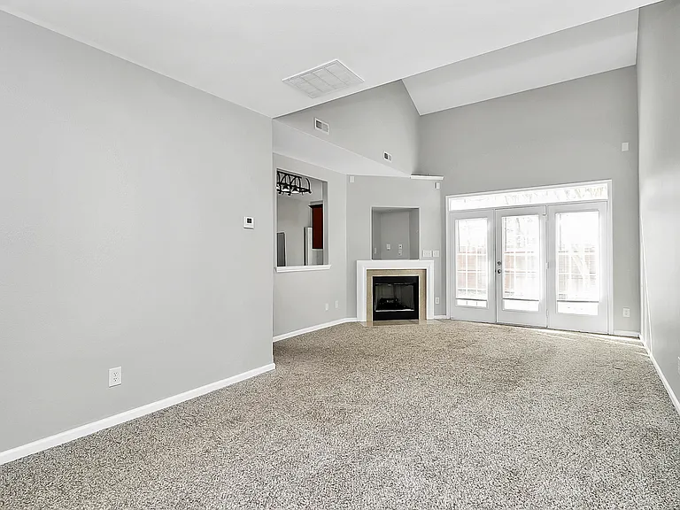 141 Ross Moore Ave — Photo 2