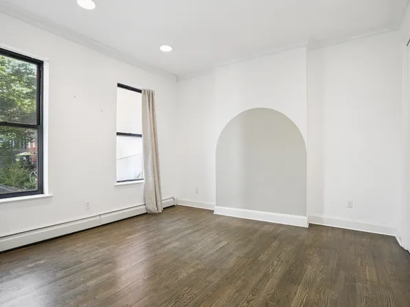 445 Franklin Avenue image 7 of 9