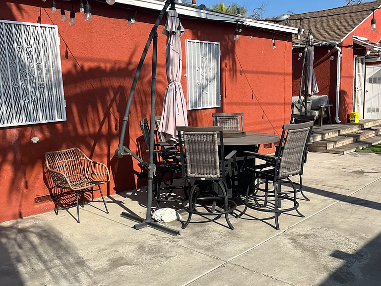 1709 N Graham Ave — Photo 5