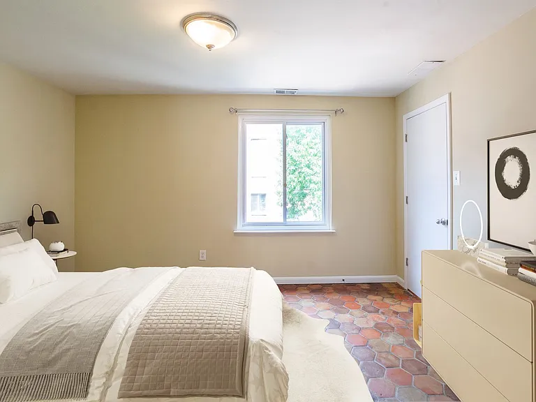 801 Addison St #B — Photo 4