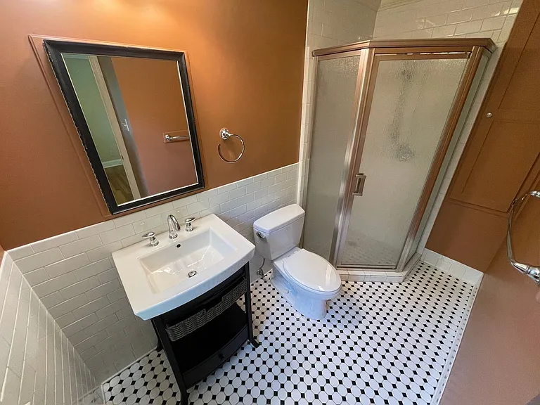 105 Norman Ln — Photo 8