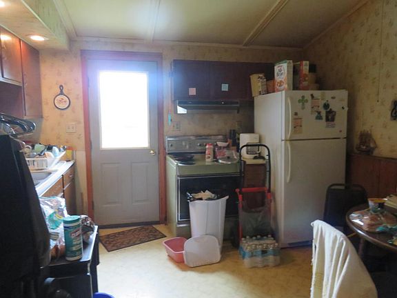 2nd image of 409 E Avenue D