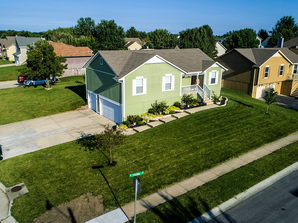1st image of 1001 SE Talonia Dr