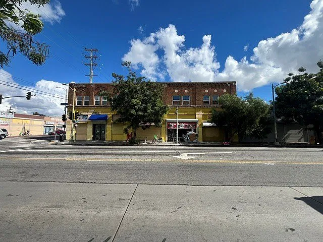4400 Vermont Ave / 982 Vernon Ave — Photo 2