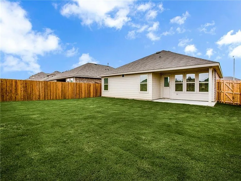8944 Devonshire Dr — Photo 14