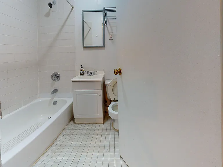 137 E 30th St #1A — Photo 7