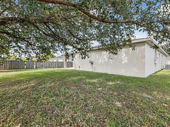 5th image of 418 SW Fields Avenue